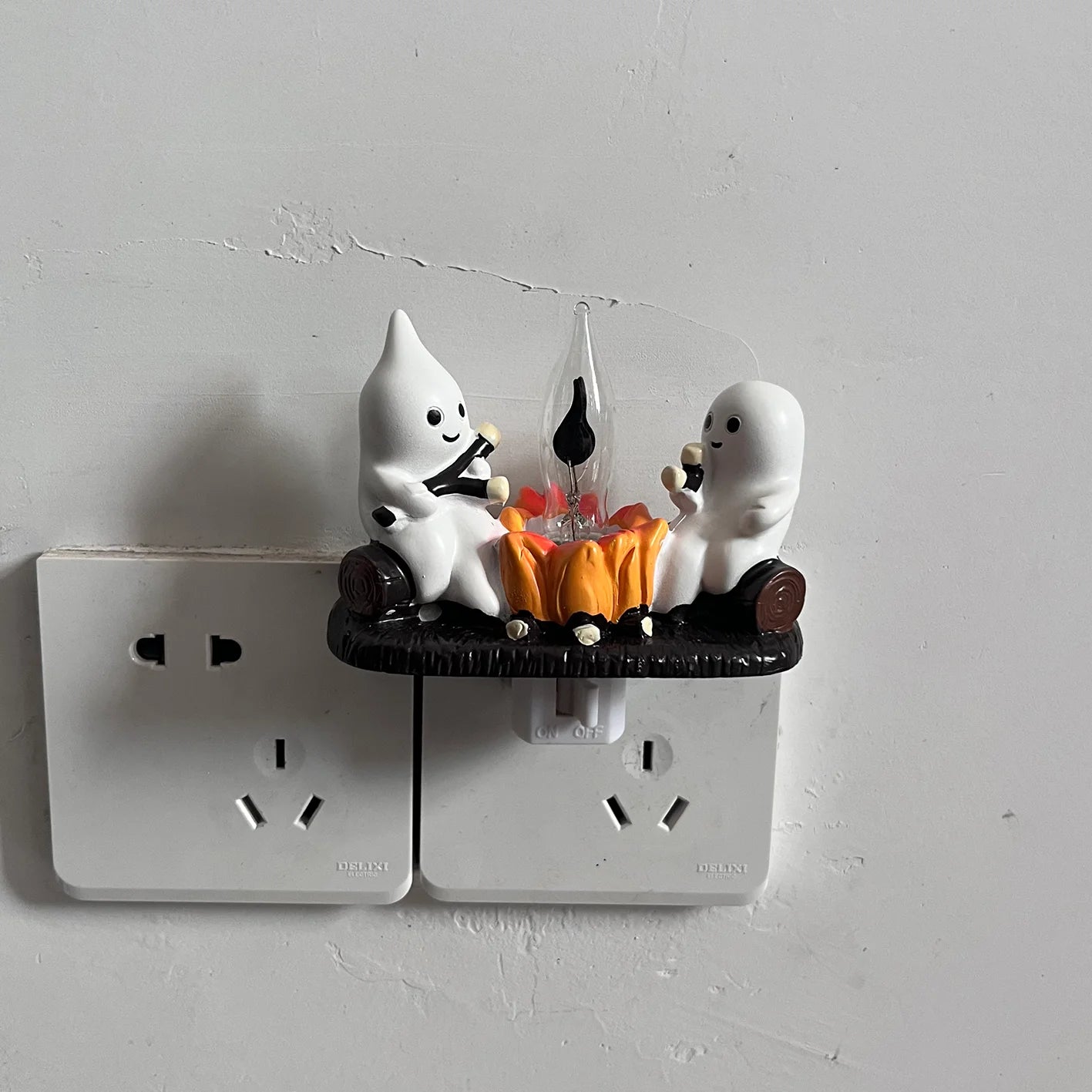 Halloween Ghost Light Statue – Cute Desktop Decoration